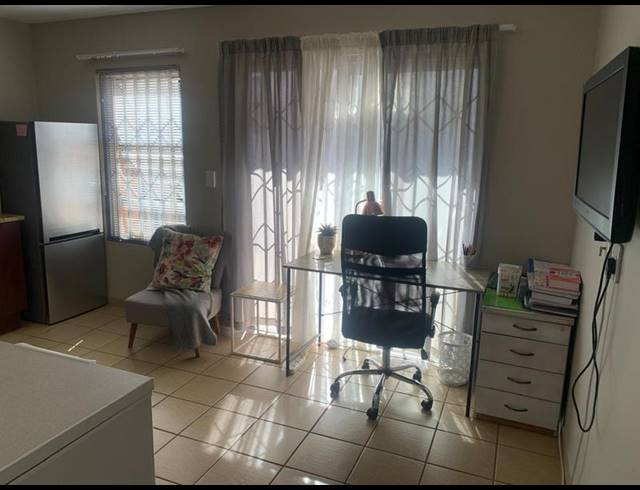 1 BEDROOM PROPERTY TO RENT IN DIE BULT